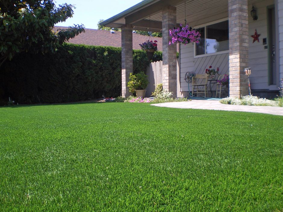 5 Reasons That Artificial Grass Is Good Replacement For Traditional Lawn In National City